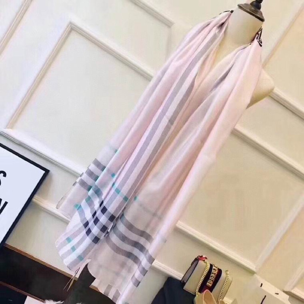 Bv*b*rry Scarf